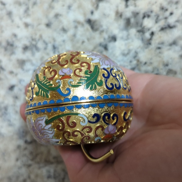 CLOISONNE Chinese APPLE TRINKET JEWELRY BOX - great condition - 4.5" Tall - Picture 5 of 6